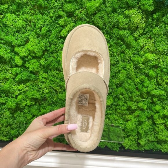UGG Women's Bea Mary Jane - Picture 8 of 9